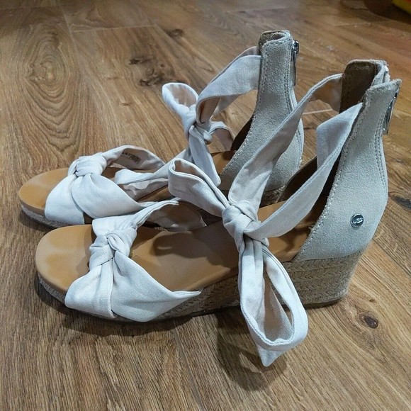 Ugg Women's Yarrow Wedge Heel Strappy Bow Sandal Natural Beige Canvas Size 7.5 - Picture 5 of 8